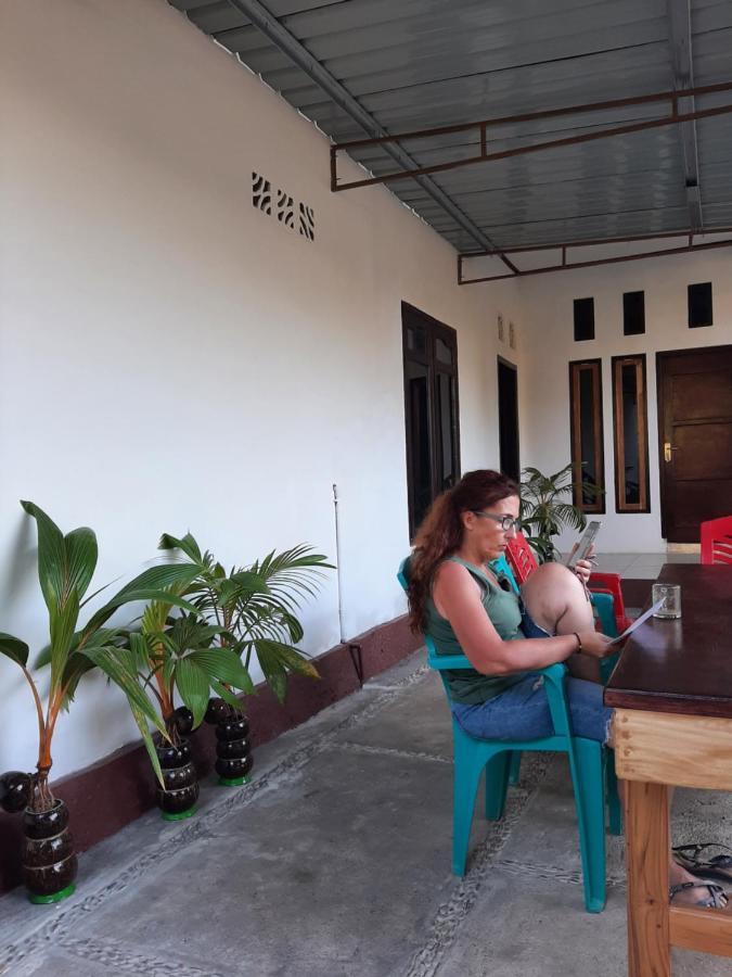 Riung Tiga Empat Tujuh Guesthouse エクステリア 写真