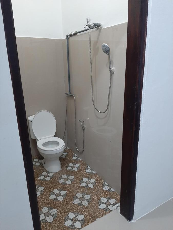 Riung Tiga Empat Tujuh Guesthouse エクステリア 写真