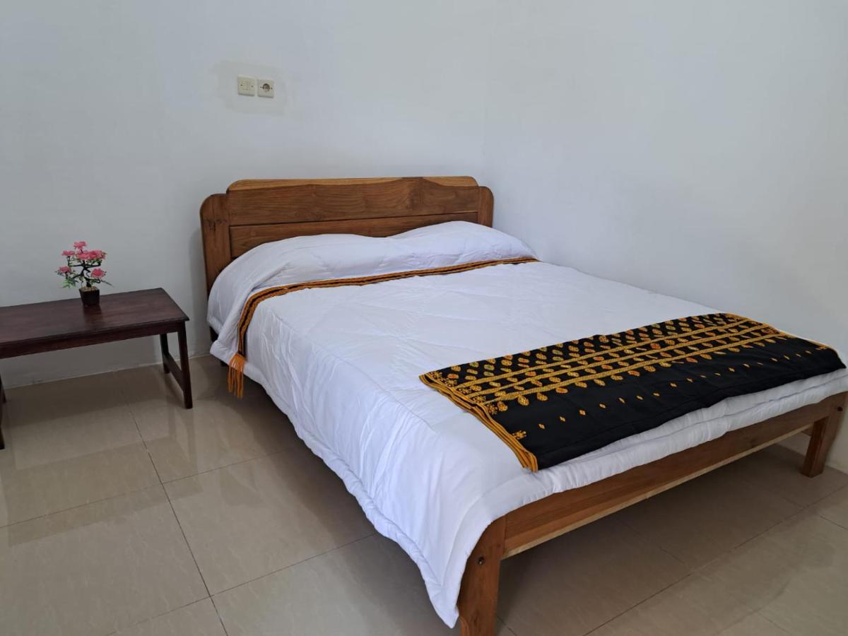 Riung Tiga Empat Tujuh Guesthouse エクステリア 写真