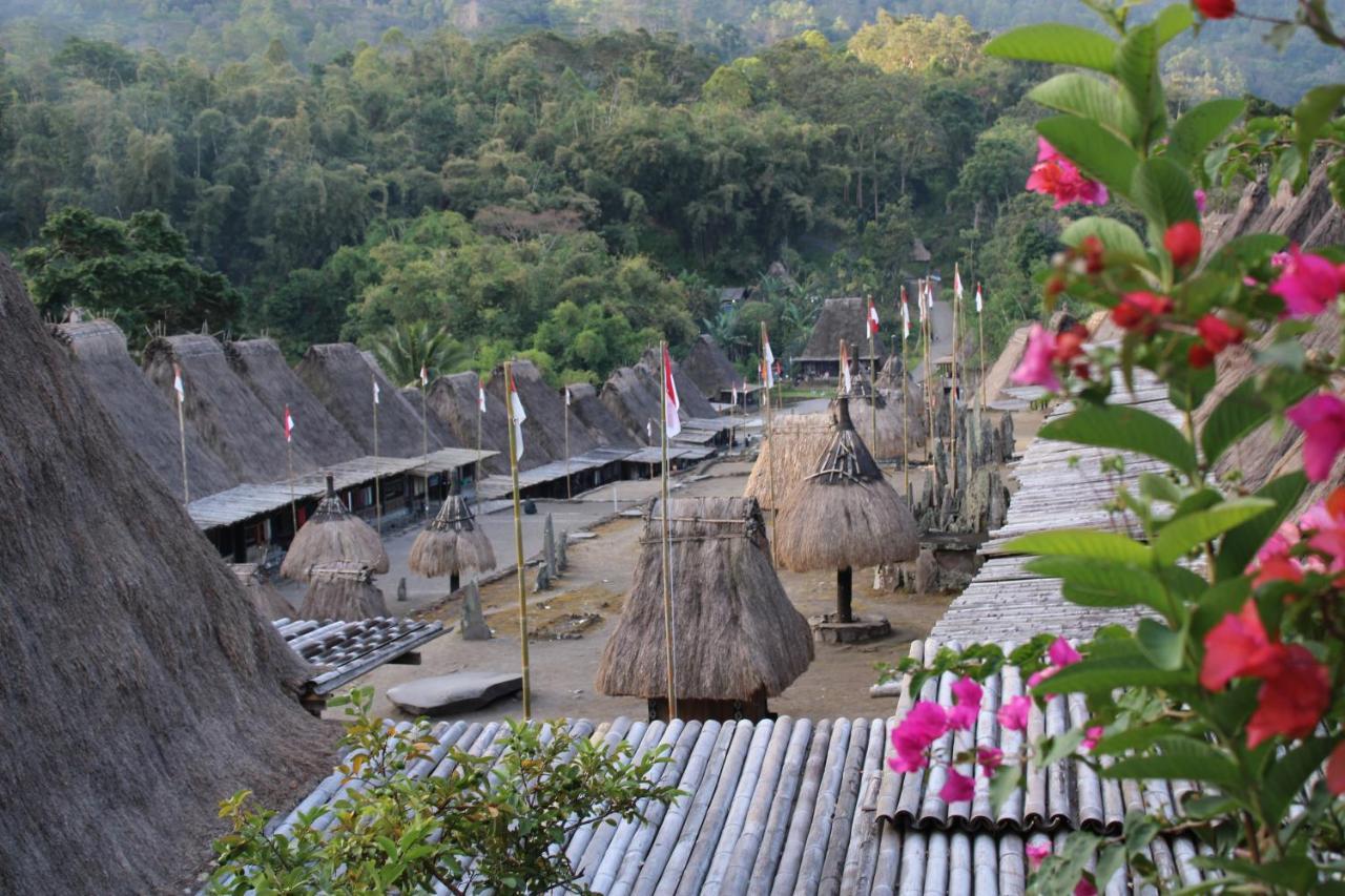 Riung Tiga Empat Tujuh Guesthouse エクステリア 写真