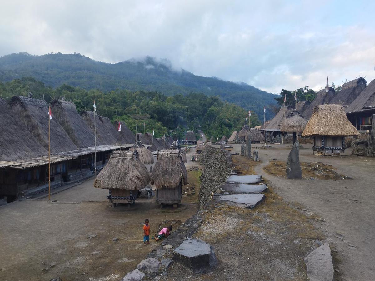 Riung Tiga Empat Tujuh Guesthouse エクステリア 写真