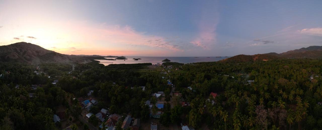 Riung Tiga Empat Tujuh Guesthouse エクステリア 写真