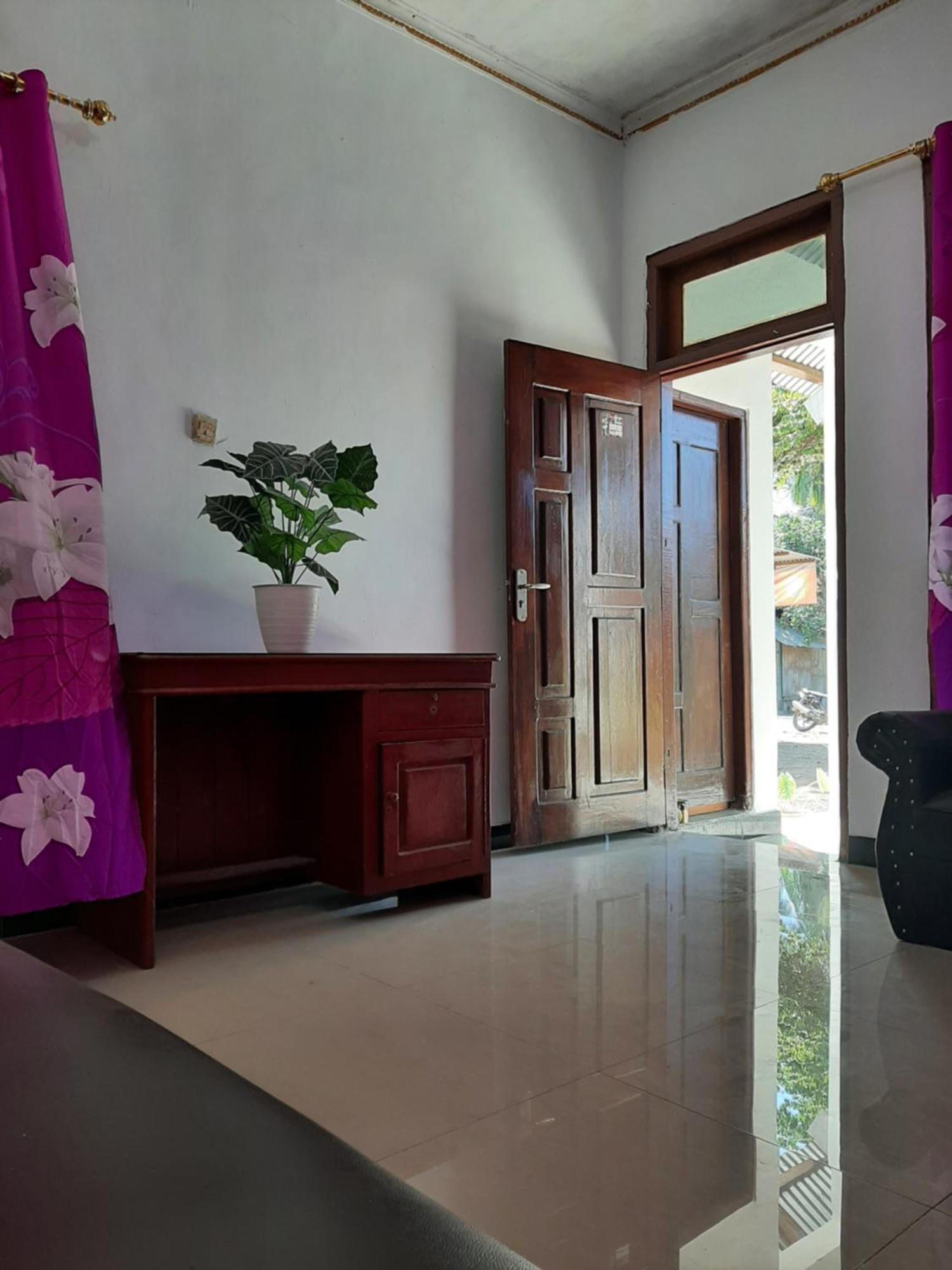Riung Tiga Empat Tujuh Guesthouse エクステリア 写真