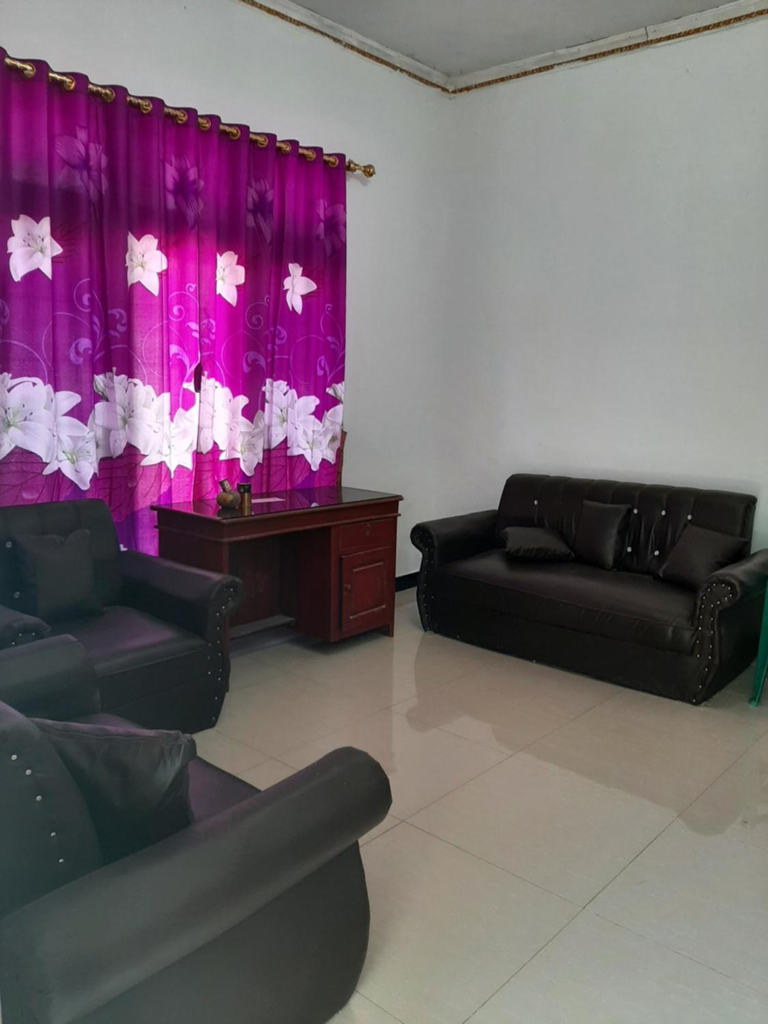Riung Tiga Empat Tujuh Guesthouse エクステリア 写真
