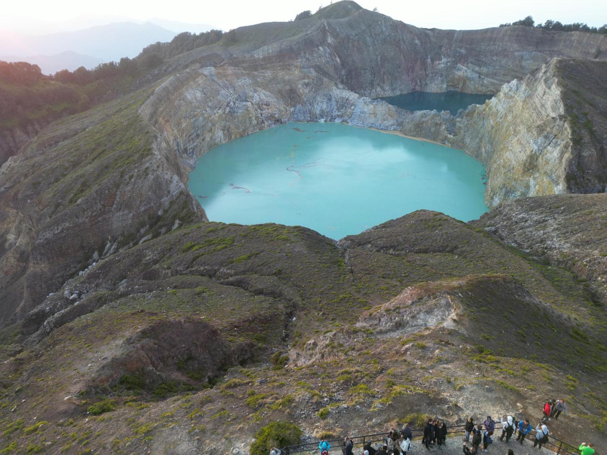 Riung Tiga Empat Tujuh Guesthouse エクステリア 写真