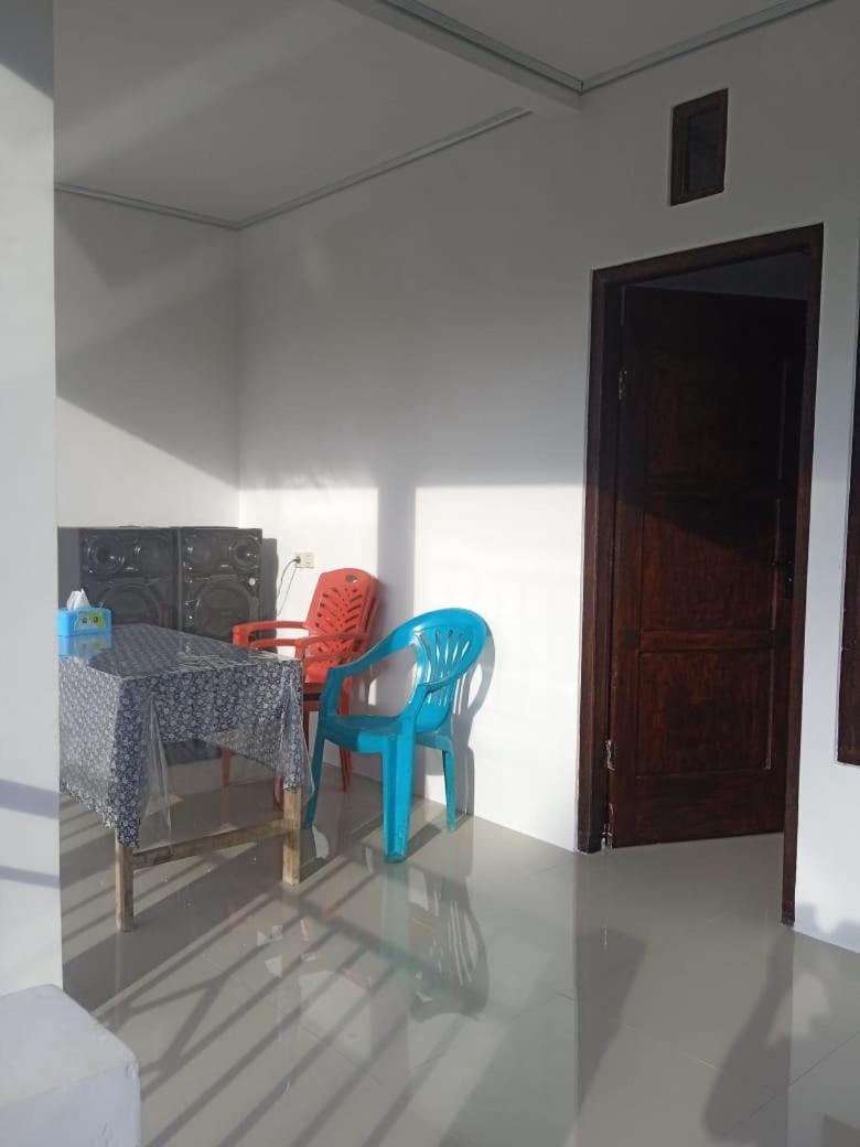 Riung Tiga Empat Tujuh Guesthouse エクステリア 写真