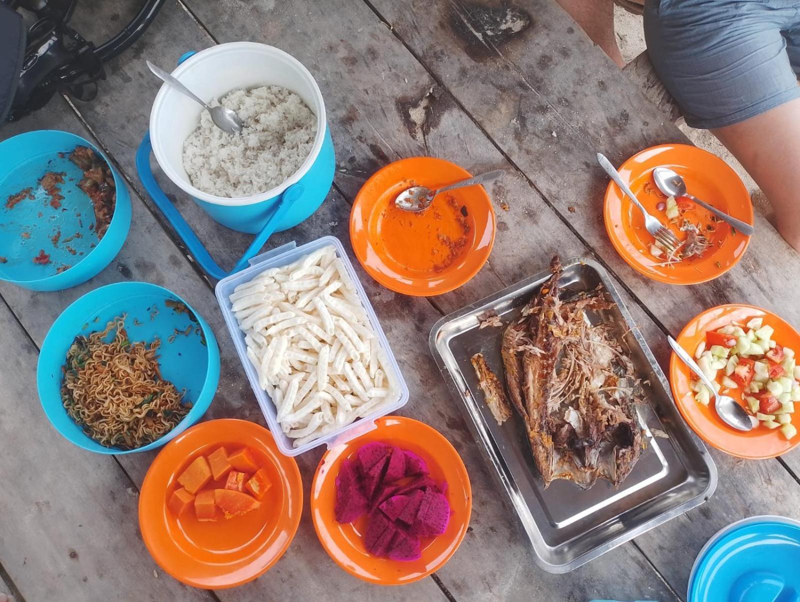 Riung Tiga Empat Tujuh Guesthouse エクステリア 写真